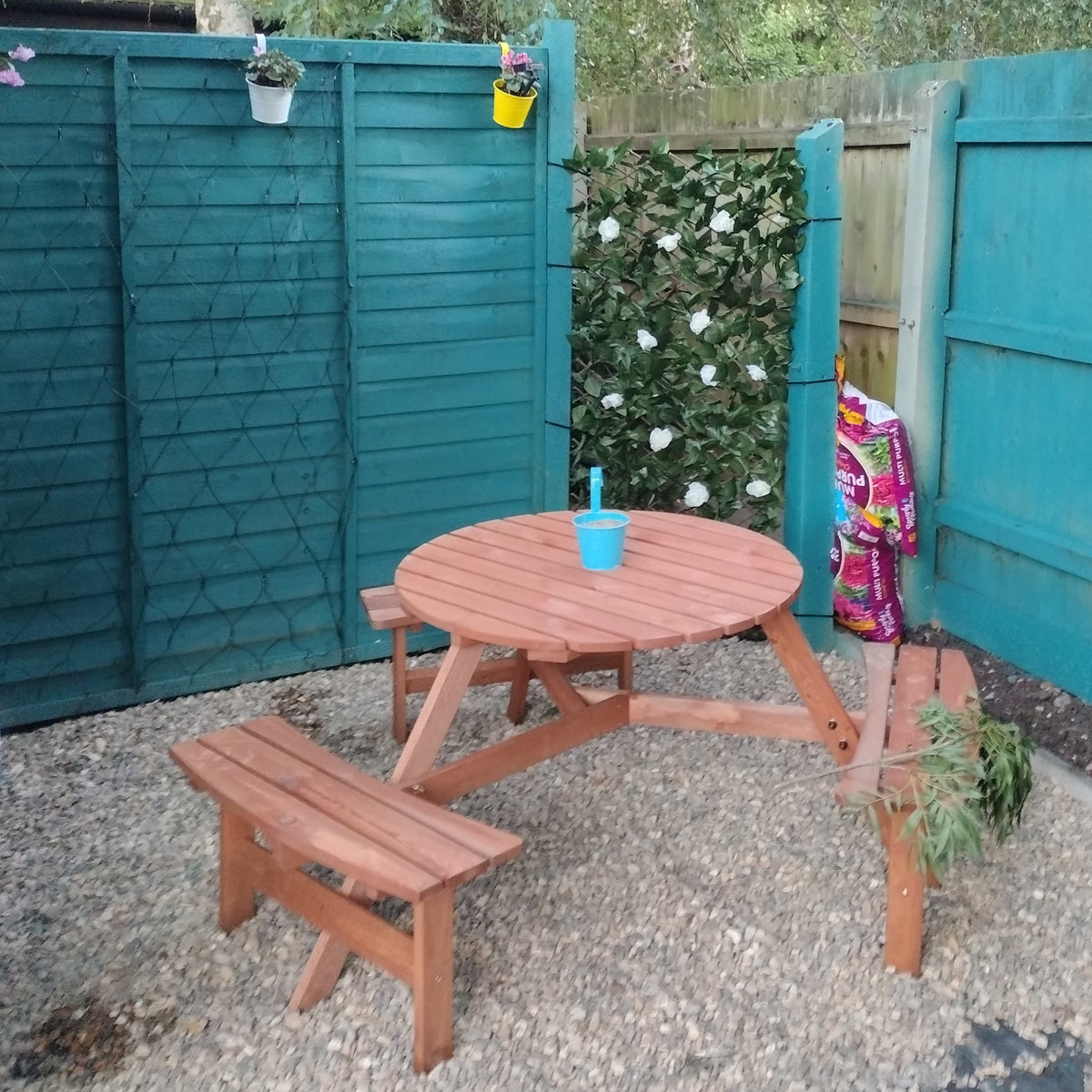 Wooden Garden Dining Set, 6 Seater Round Dining Picnic Table with Matching Bench, Garden Furniture Set with Parasol Hole for Outdoor Patio Party and Family Gatherings, Brownish Red