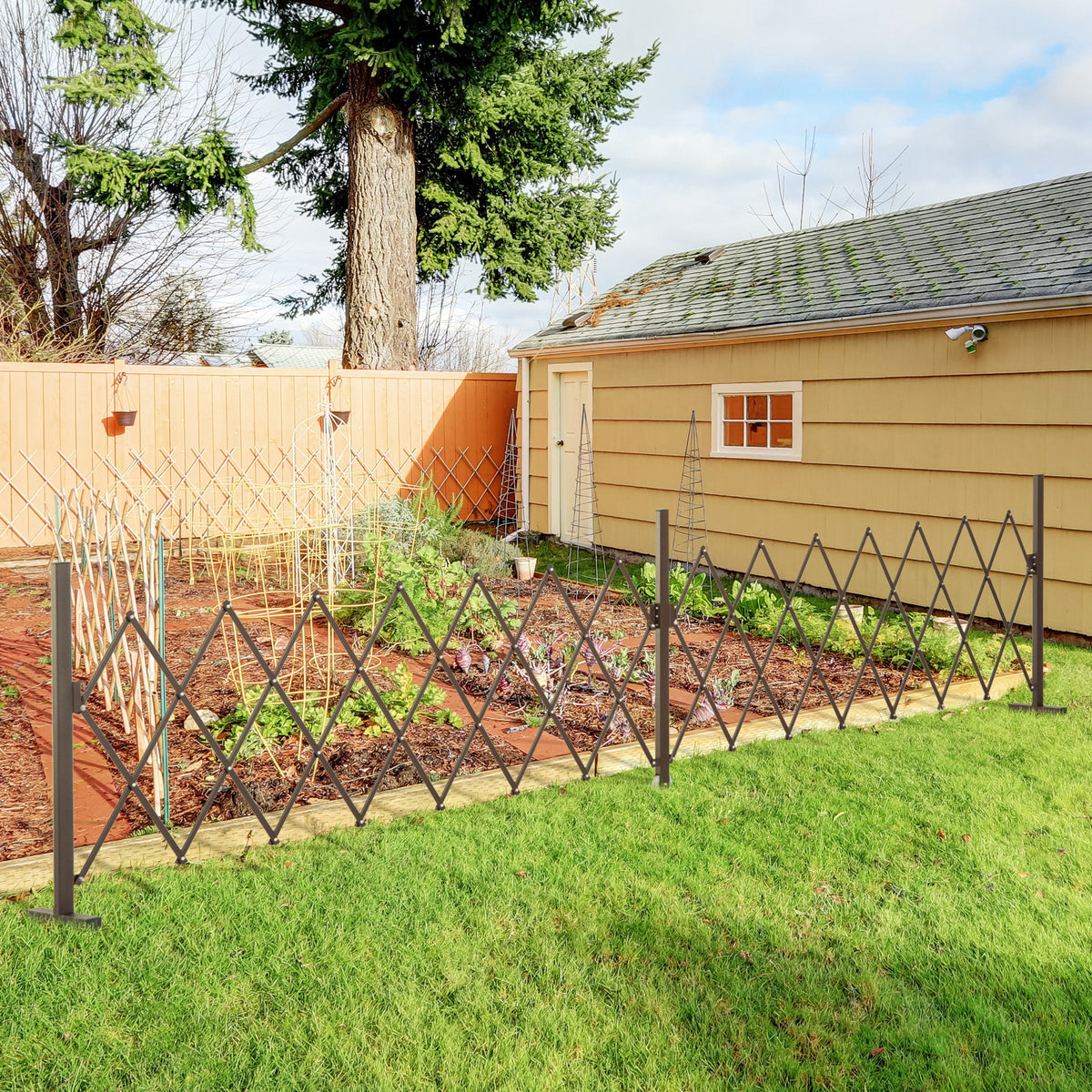 Expanding Trellis Fence Freestanding Movable Fence Foldable Garden Screen Panel Aluminium, 405cm x 103.5cm, Dark Brown